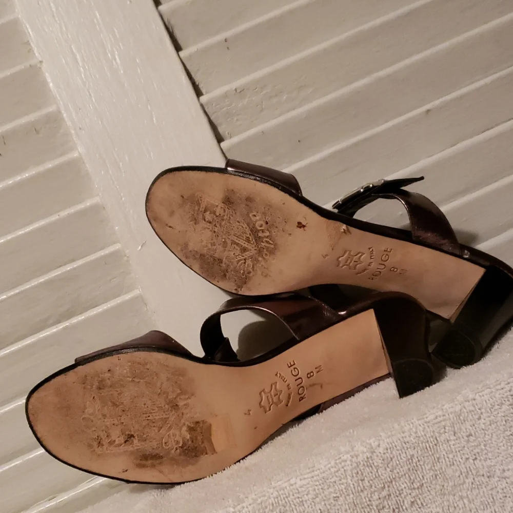 BRIGHTON Rouge Heels - Picture 6 of 8